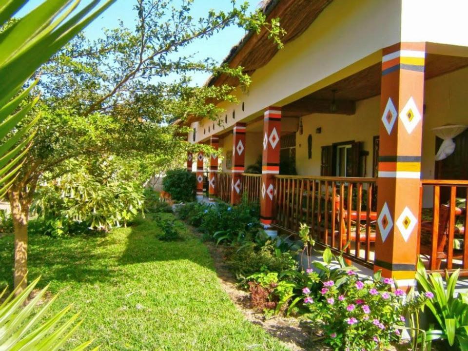 Casa Hotel Sinkiling Gambia Serekunda Kültér fotó