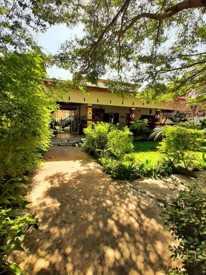 Casa Hotel Sinkiling Gambia Serekunda Kültér fotó
