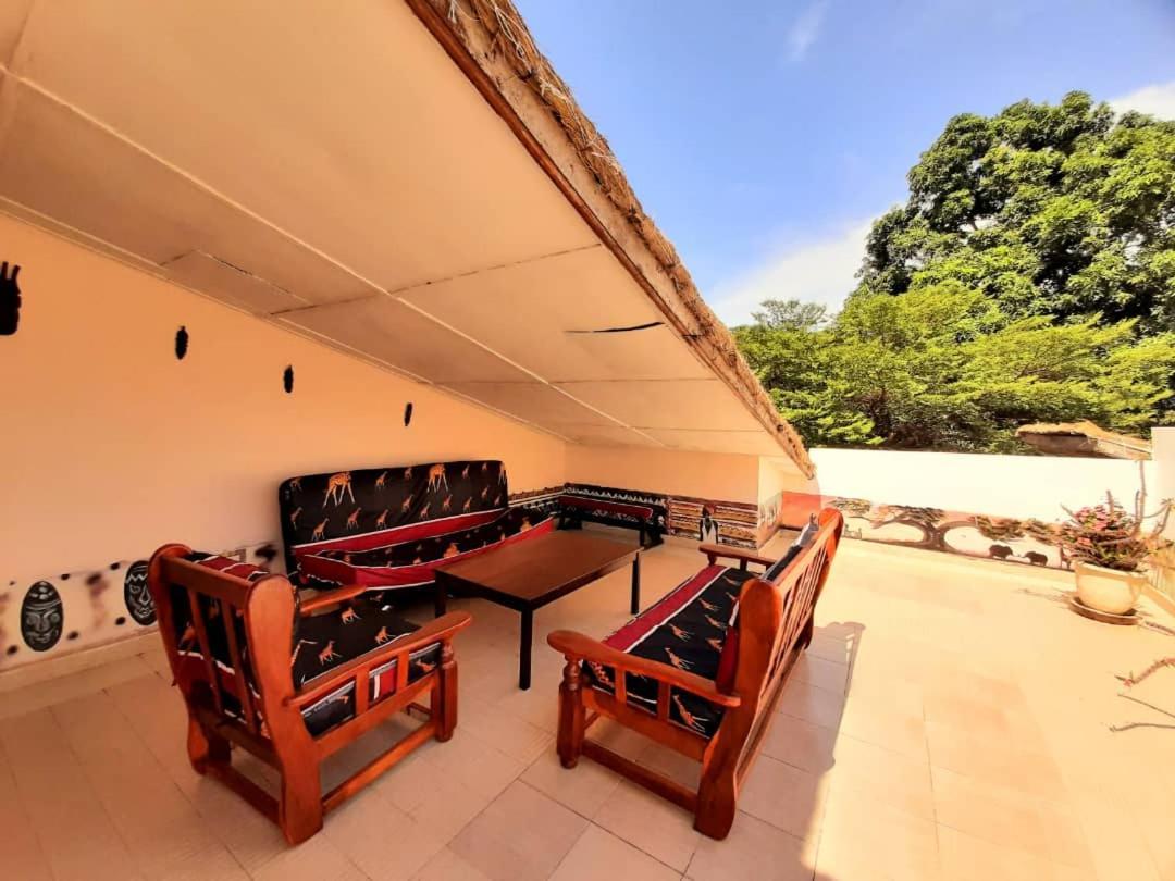 Casa Hotel Sinkiling Gambia Serekunda Kültér fotó